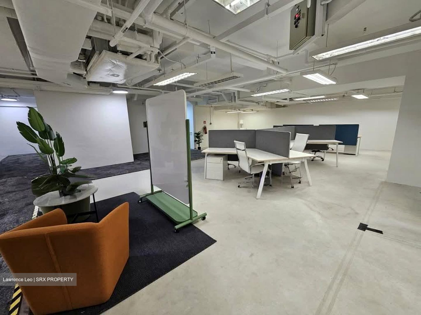Hsbc Building (D1), Office #558504421